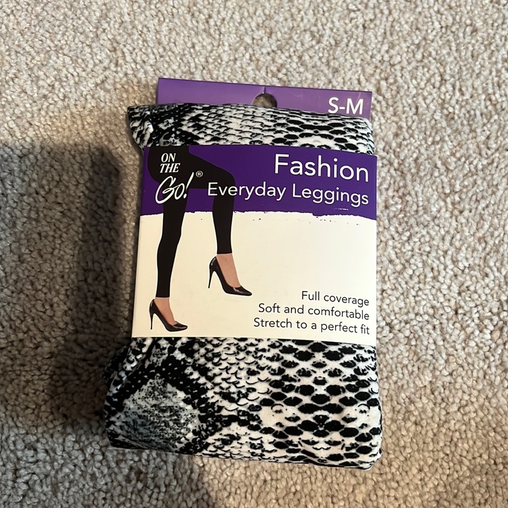 Black & white leggings